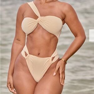 Elegant Cream One-Shoulder Swimsuit